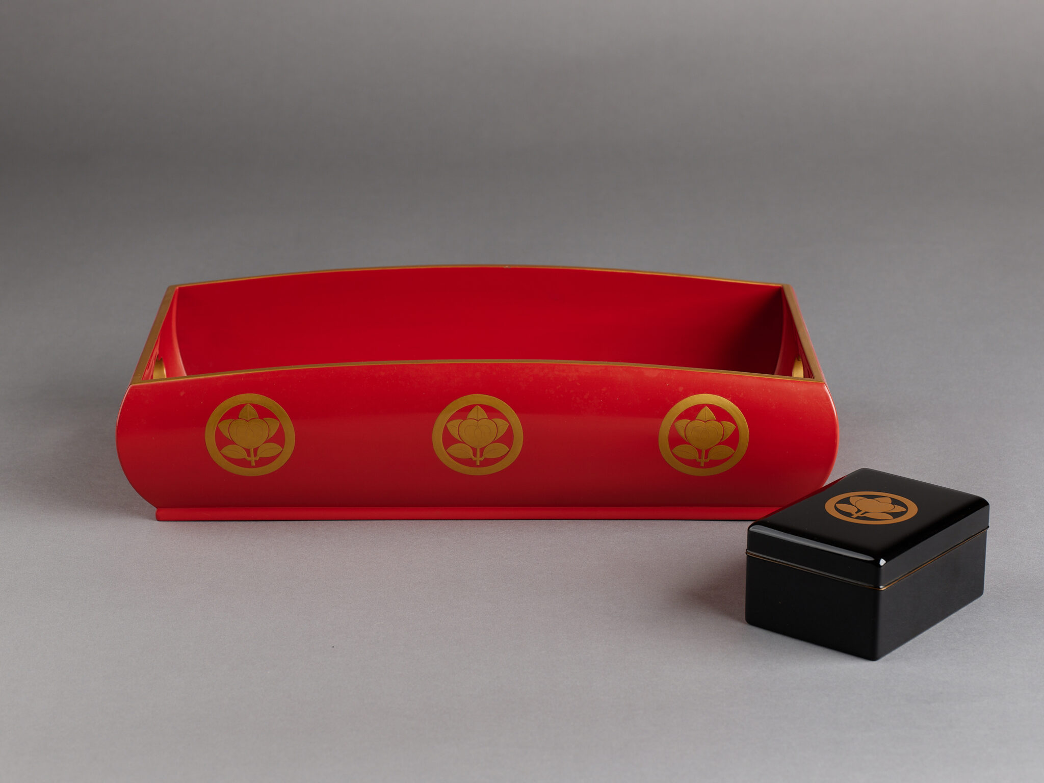Tobacco Bon, Red Lacquer Tray with Black Lacquer Box