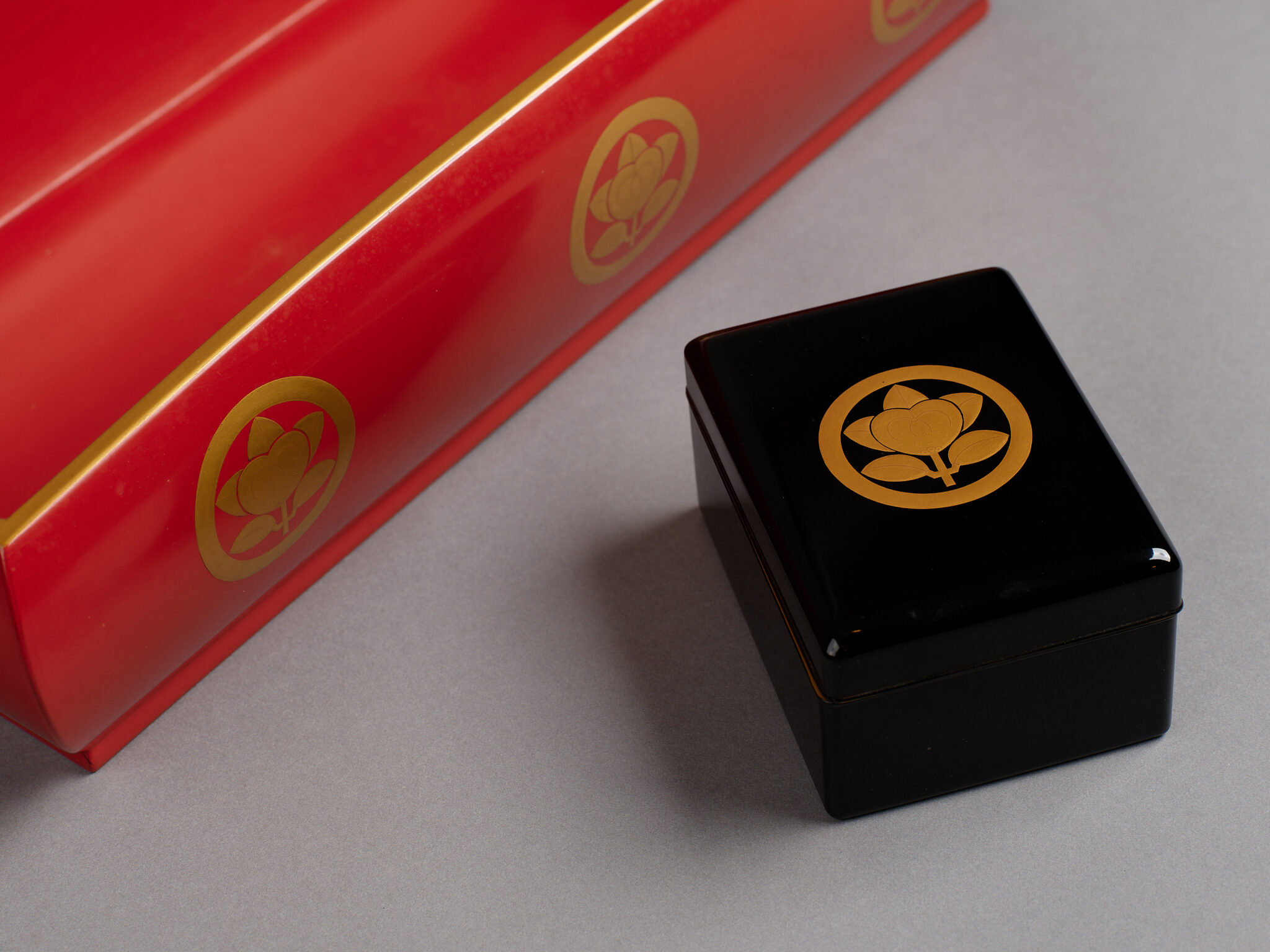 Tobacco Bon, Red Lacquer Tray with Black Lacquer Box
