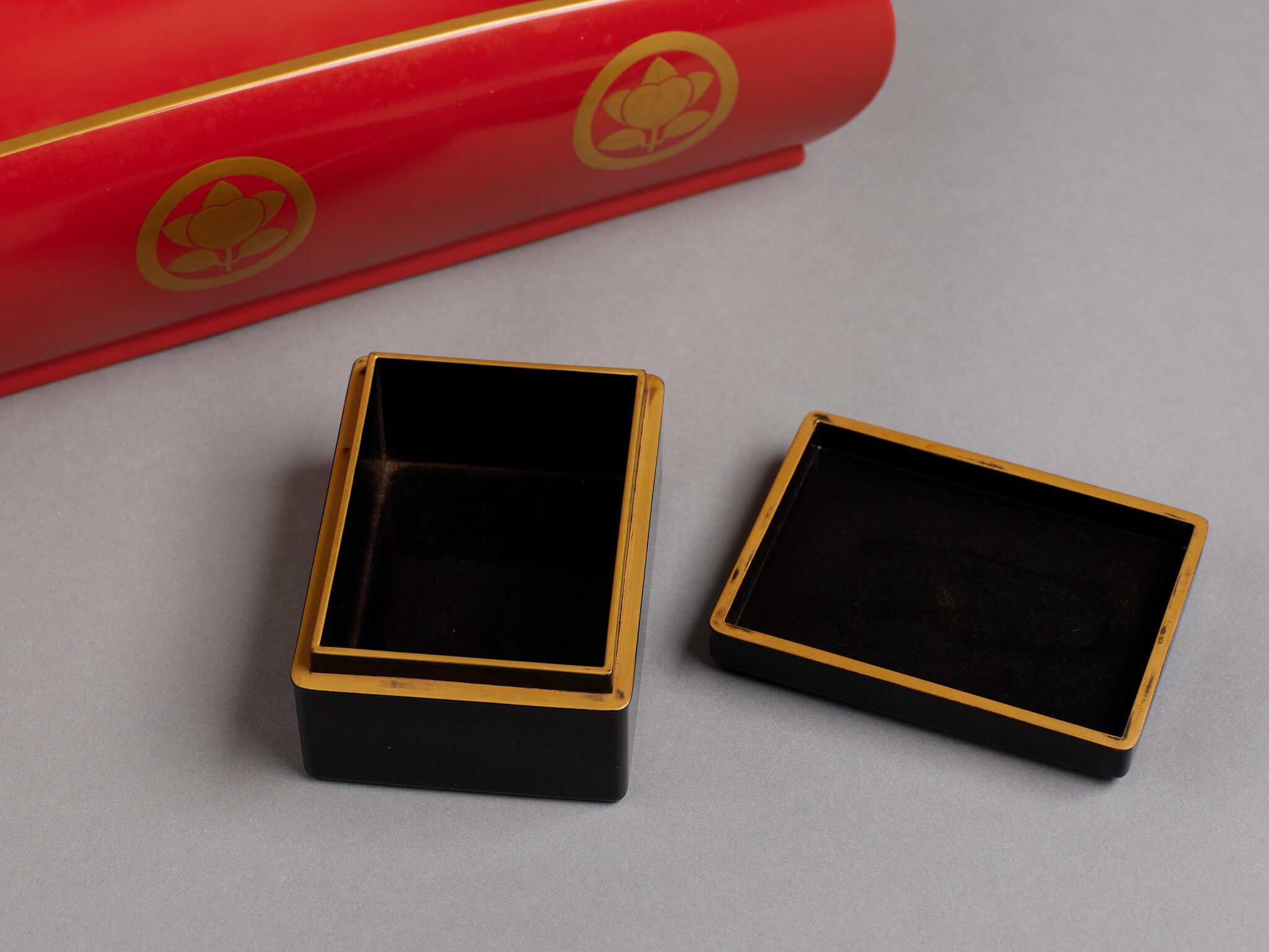 Tobacco Bon, Red Lacquer Tray with Black Lacquer Box
