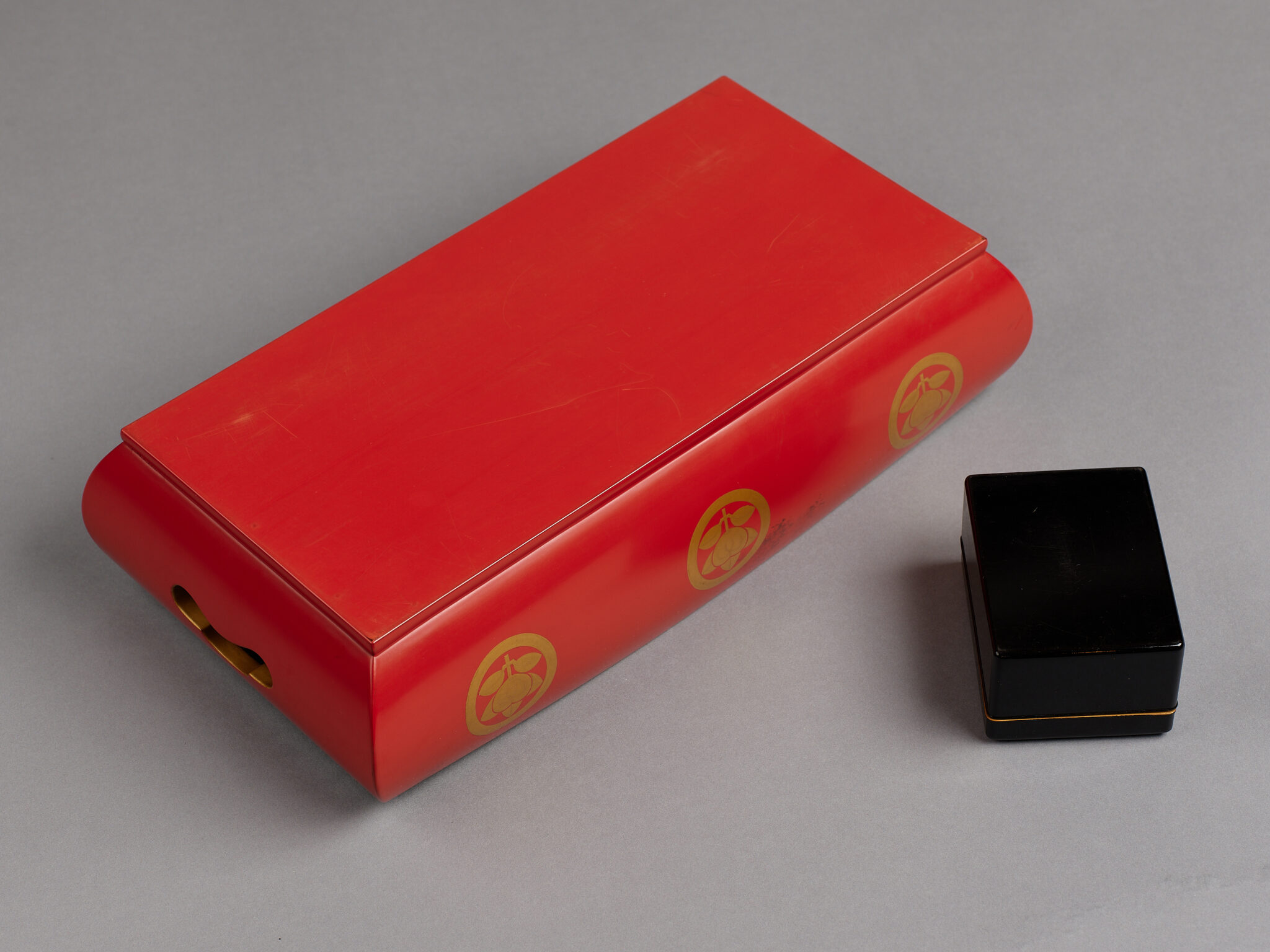 Tobacco Bon, Red Lacquer Tray with Black Lacquer Box