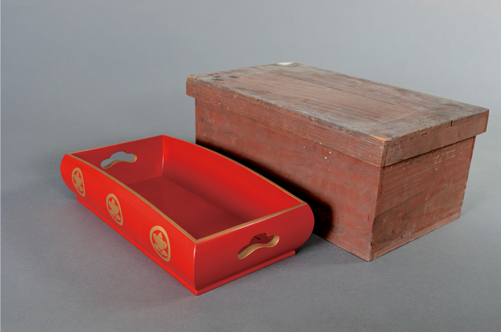 Tobacco Bon, Red Lacquer Tray with Black Lacquer Box