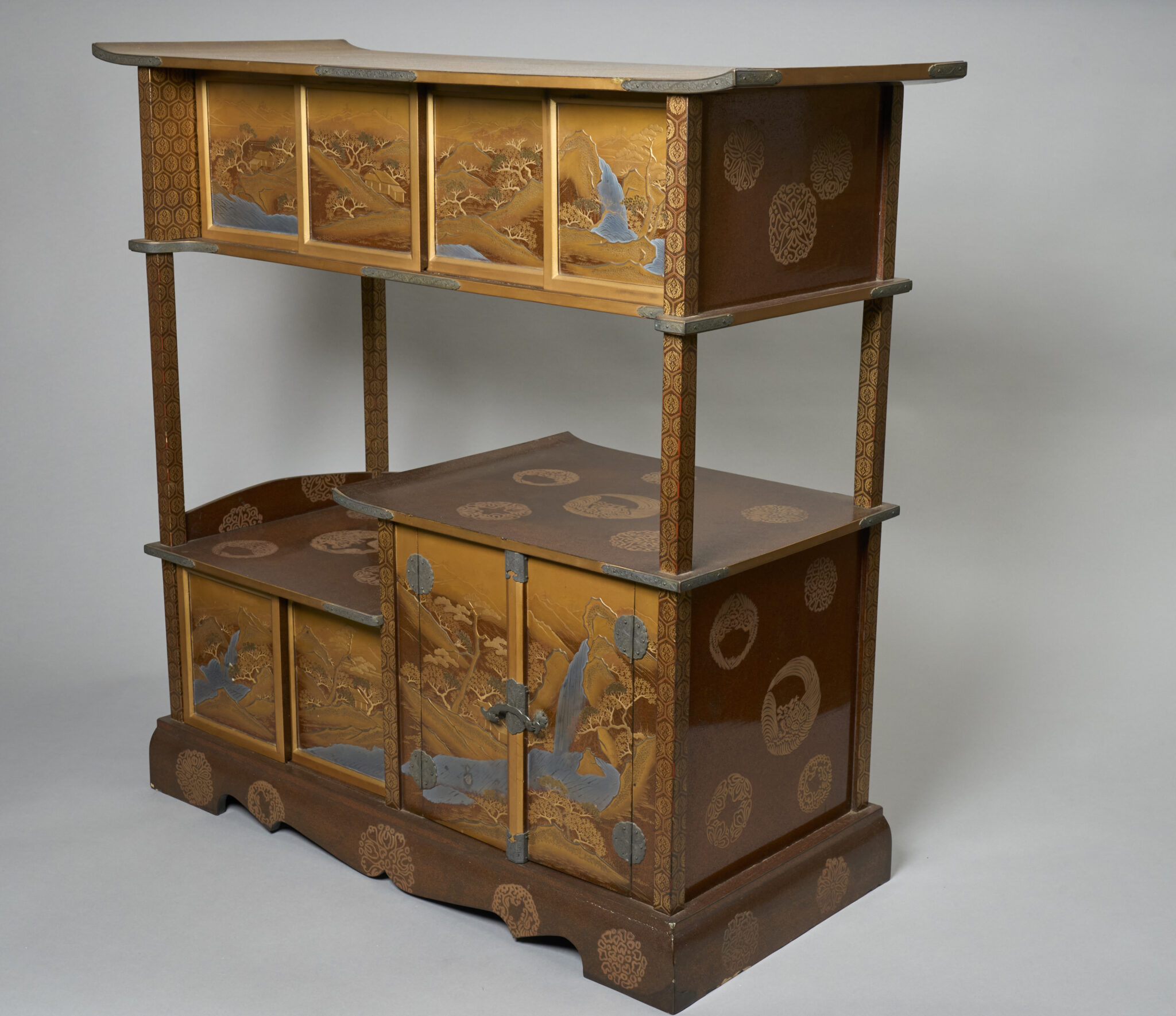Lacquer Tea Cabinet (Tana)