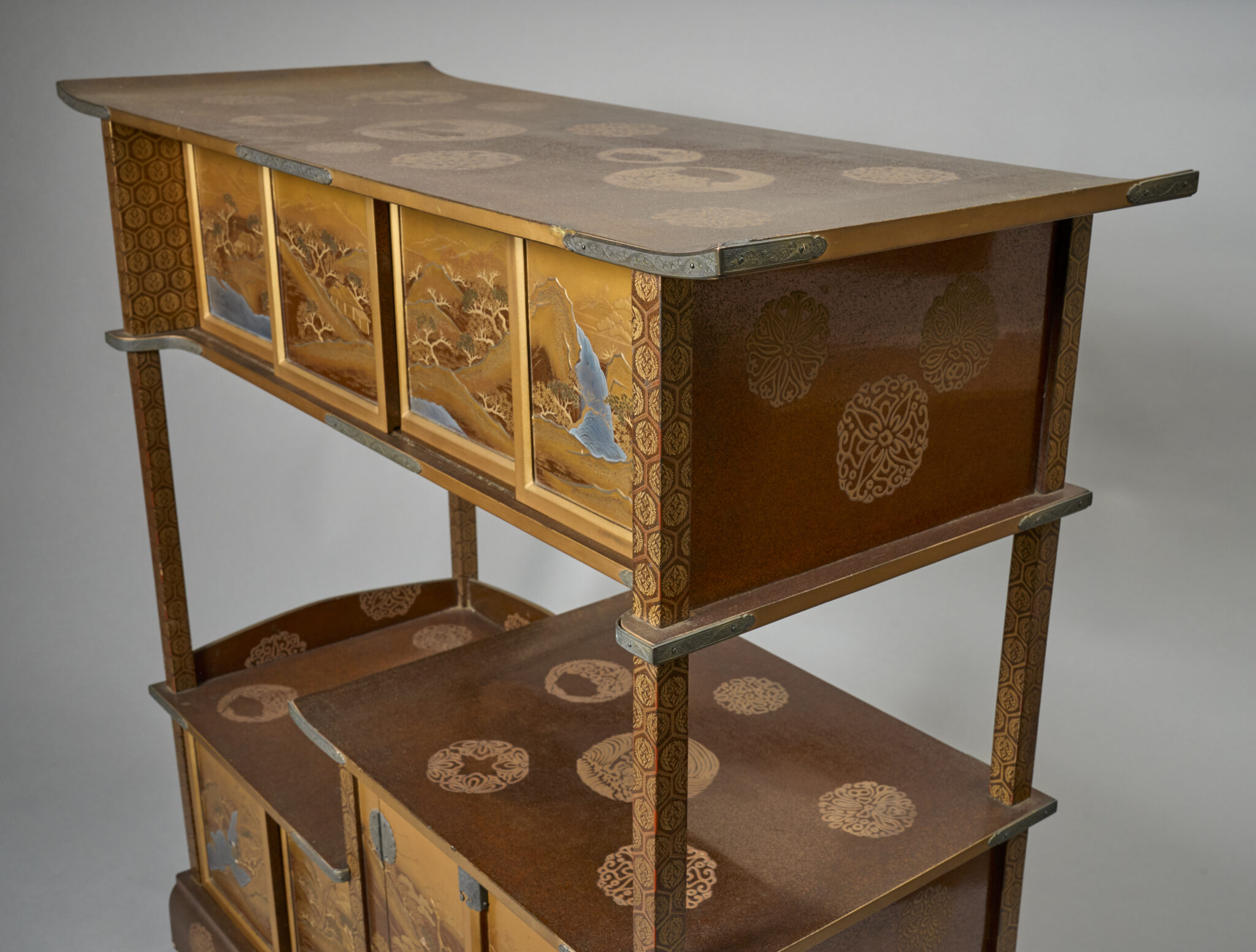 Lacquer Tea Cabinet (Tana)