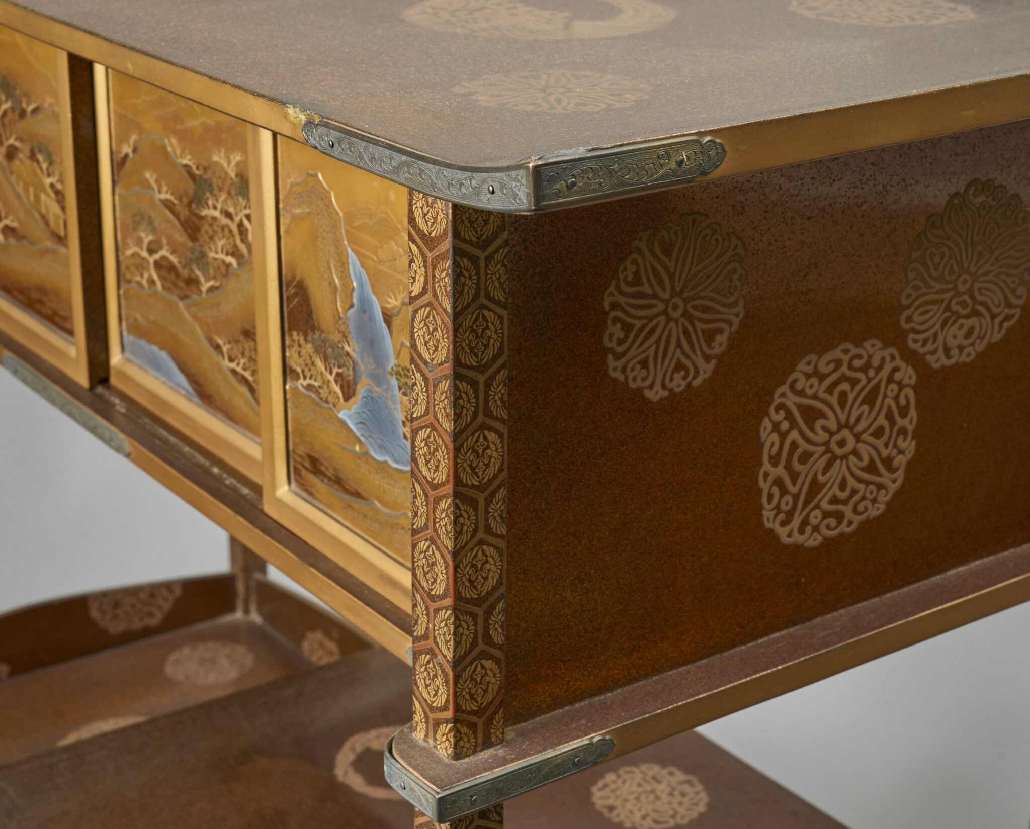 Lacquer Tea Cabinet (Tana)