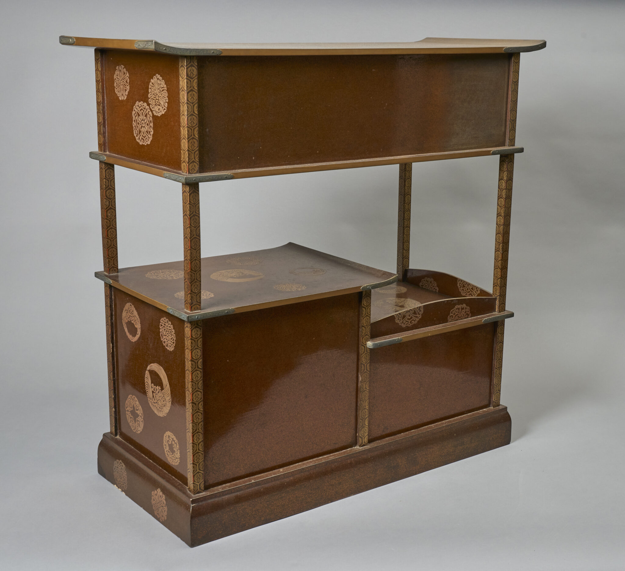 Lacquer Tea Cabinet (Tana)