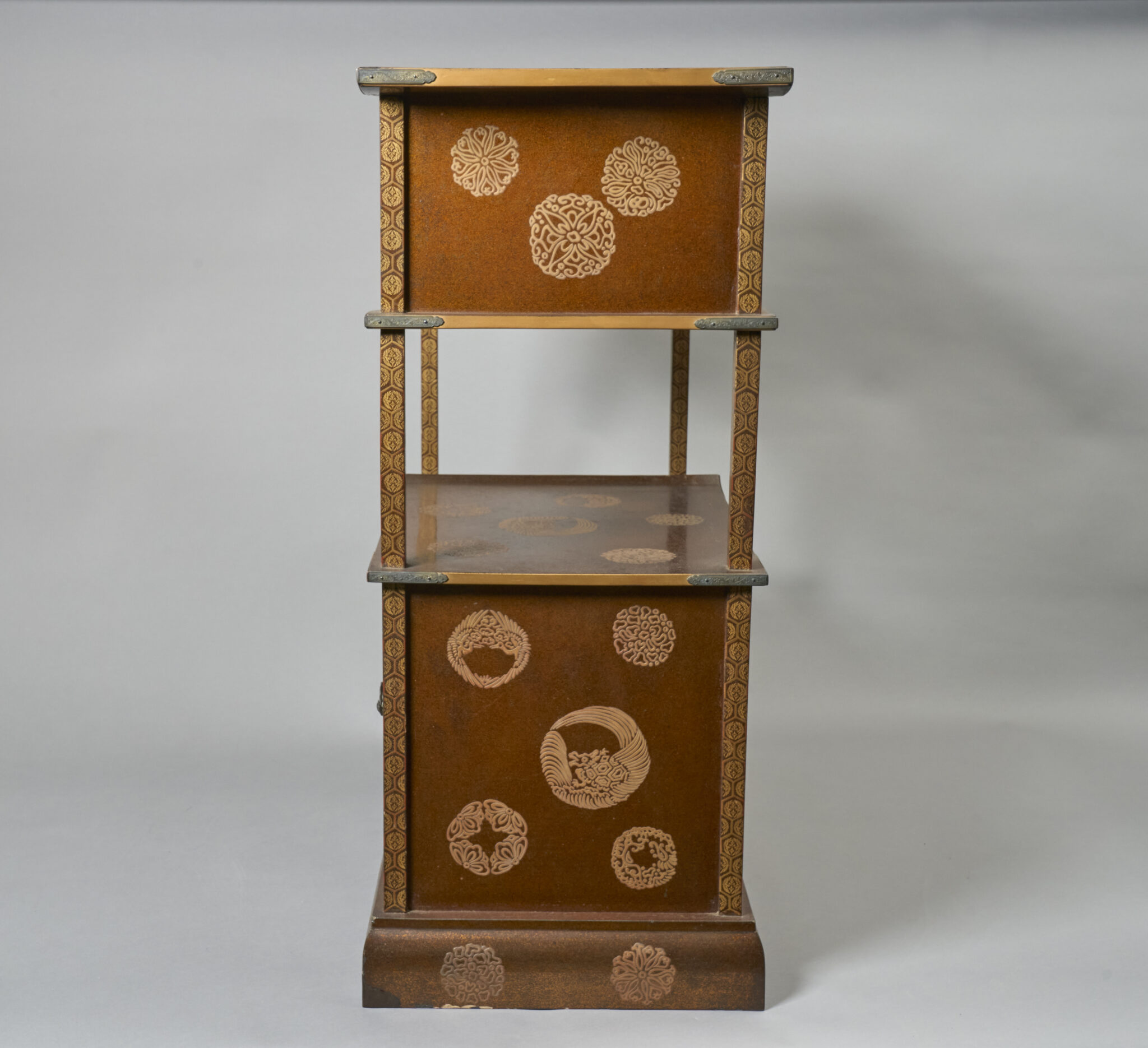 Lacquer Tea Cabinet (Tana)