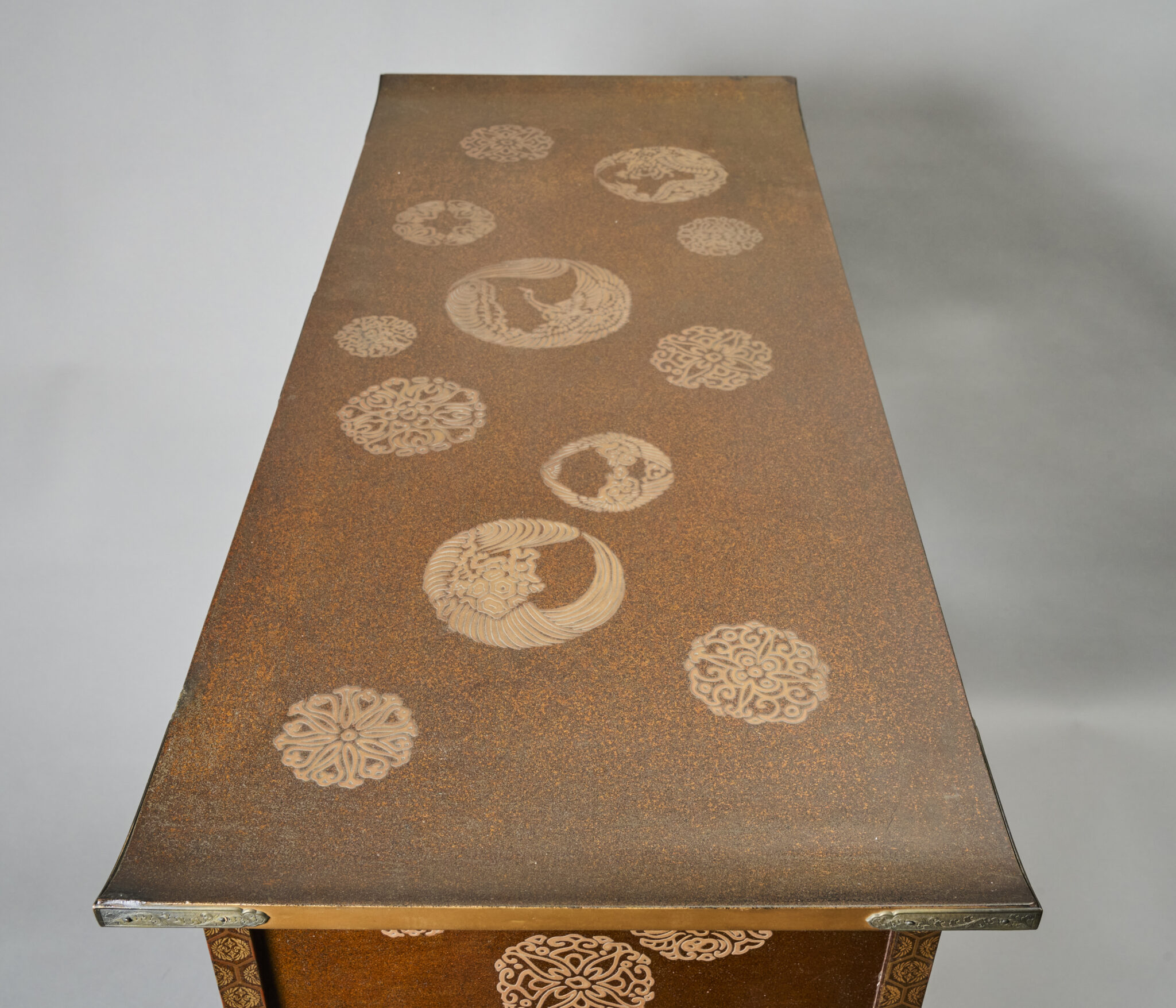 Lacquer Tea Cabinet (Tana)