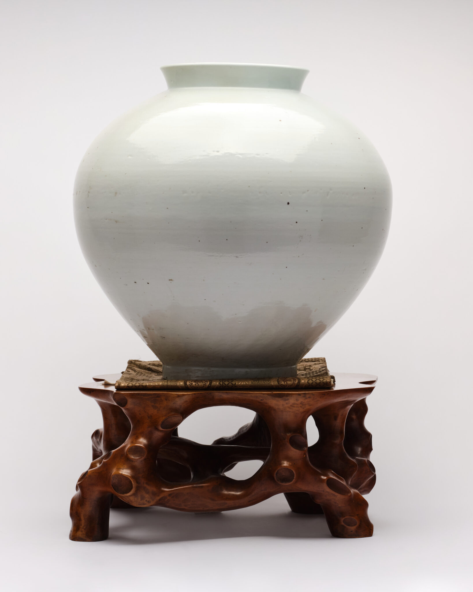A White-Glazed Moon Jar