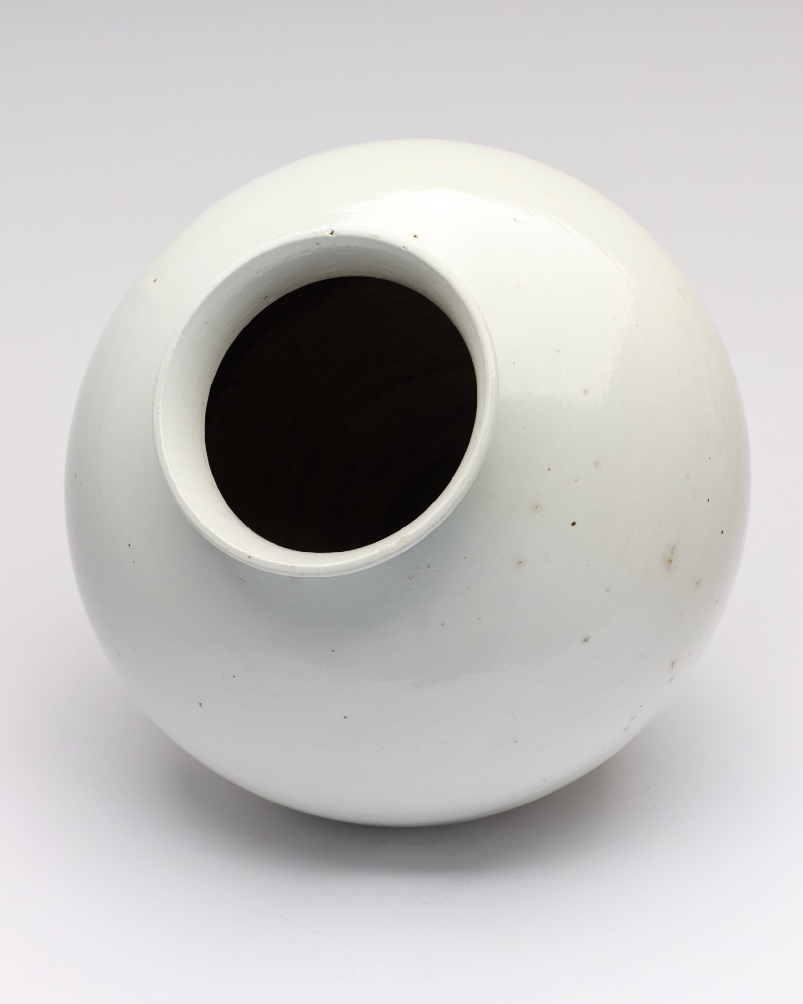 A White-Glazed Moon Jar