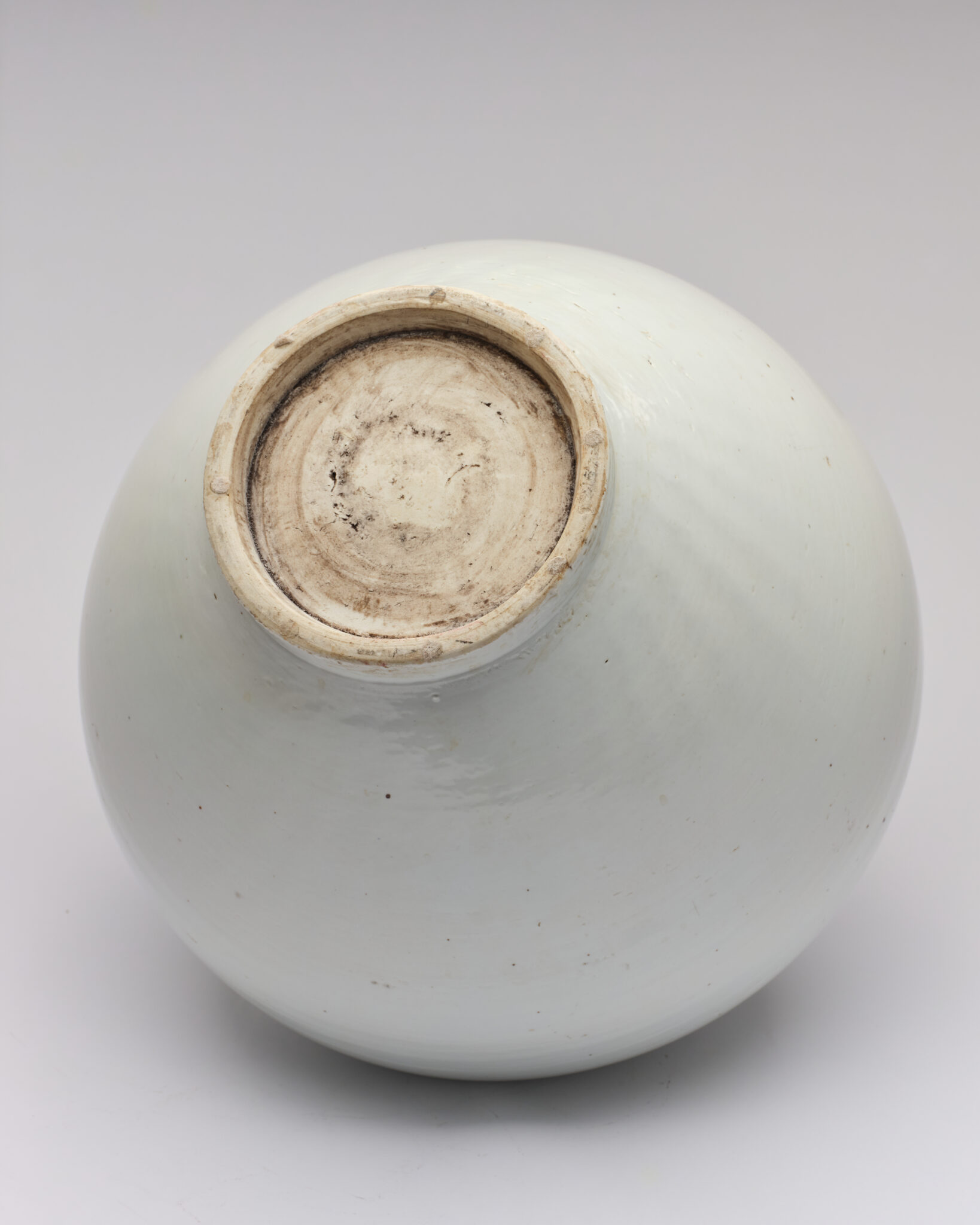 A White-Glazed Moon Jar
