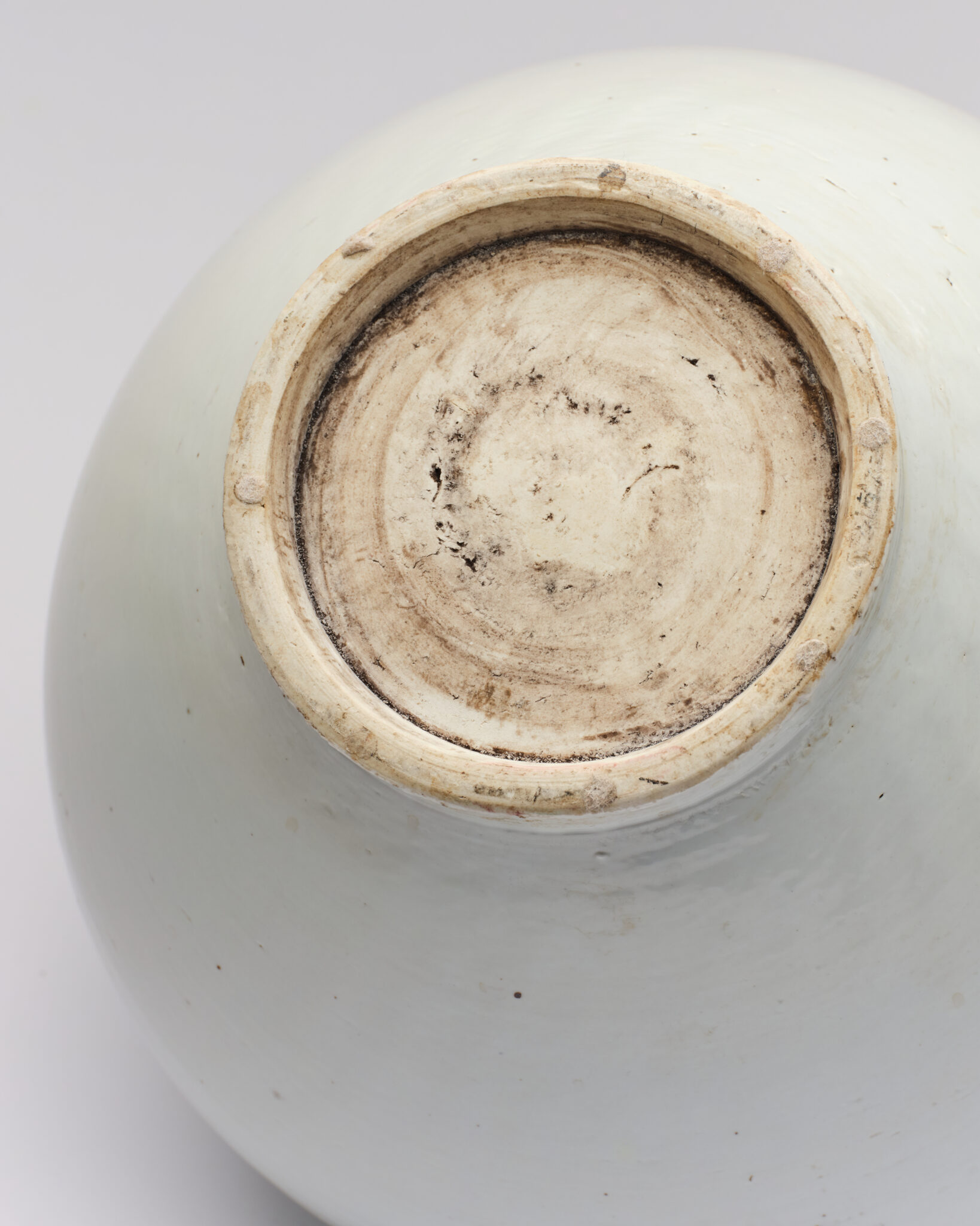 A White-Glazed Moon Jar
